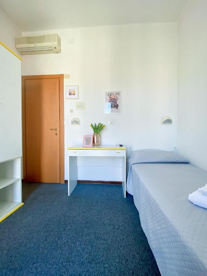 Hotel Berlino Cattolica Exterior photo