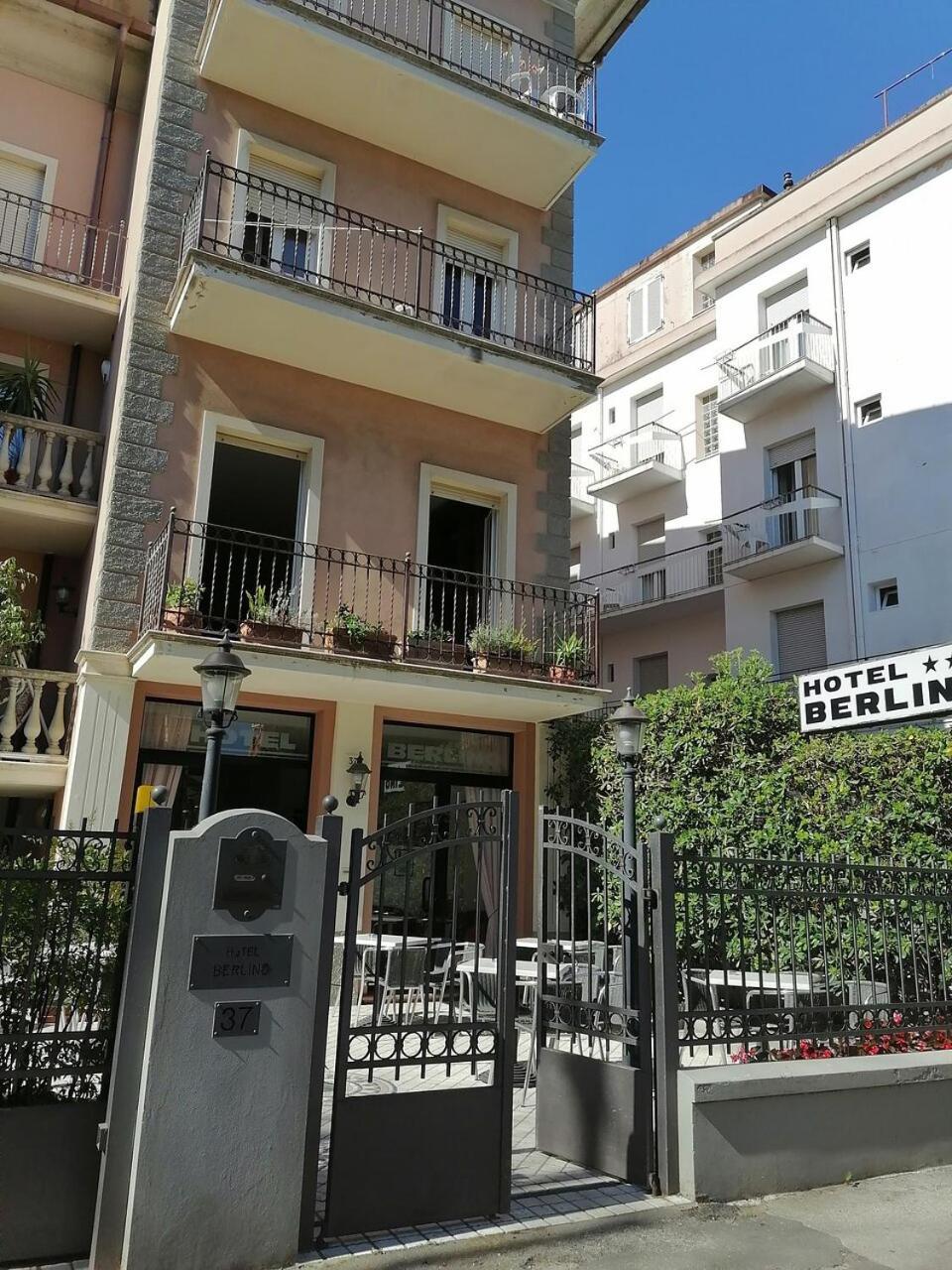 Hotel Berlino Cattolica Exterior photo